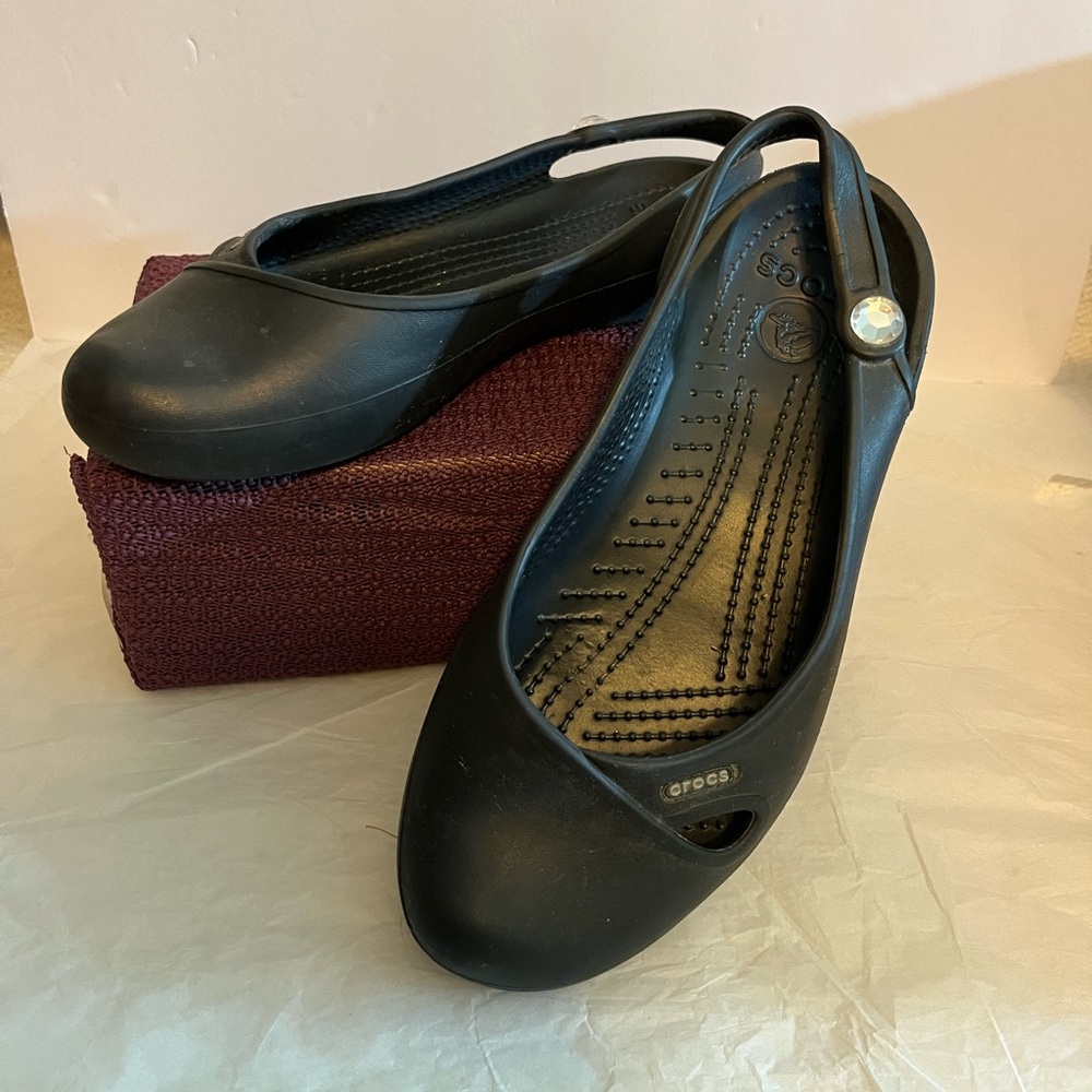 CROCS WOMENS SLIP ON SLINGBACK BALLET FLAT W/GEM ROUND TOE BEACH BLACK SZ 7W